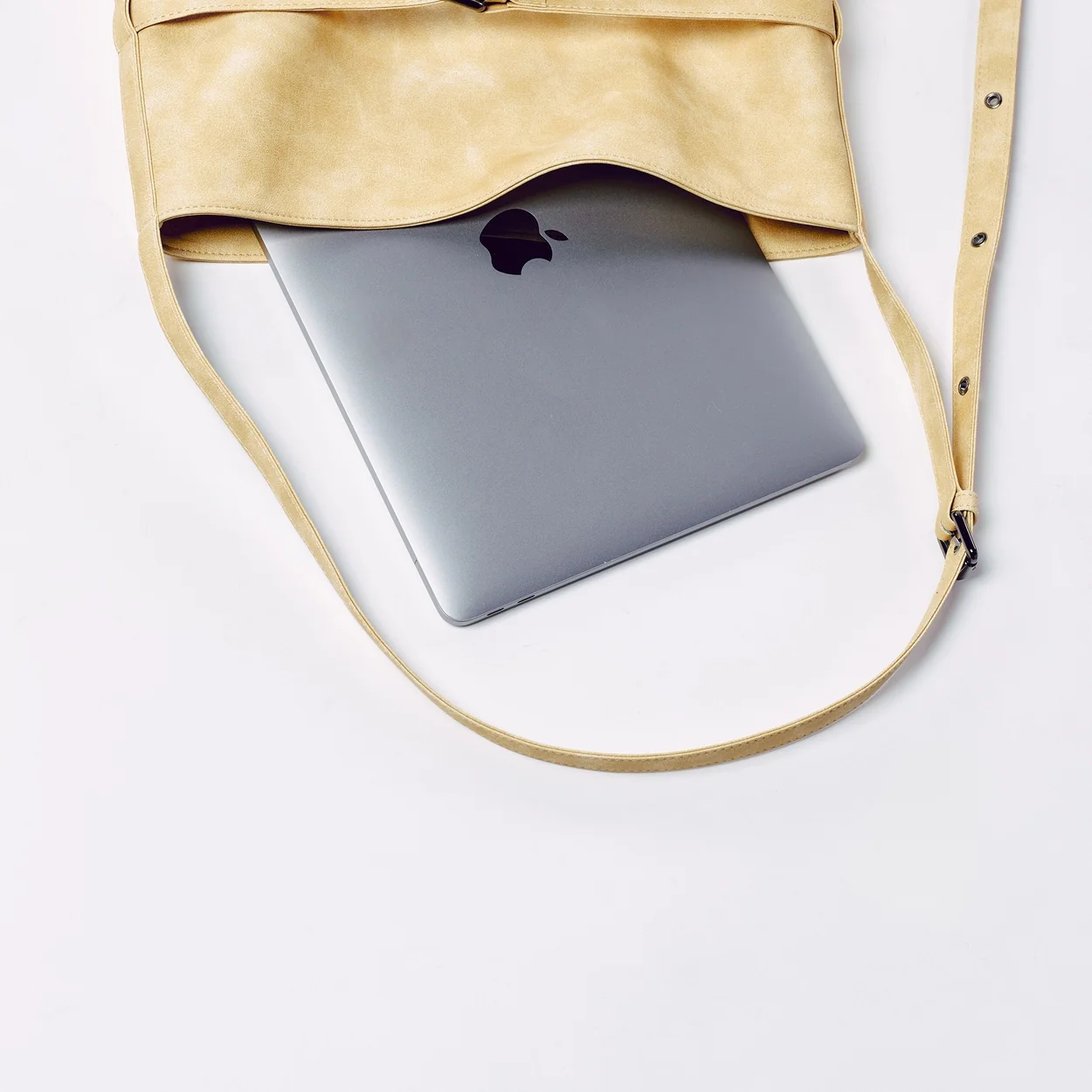 belt bucket bag M brushed pink - Image 7