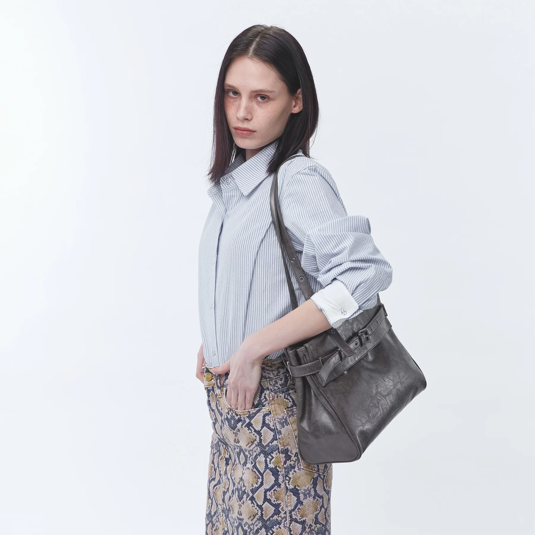belt flap bag M baked gray - Image 6