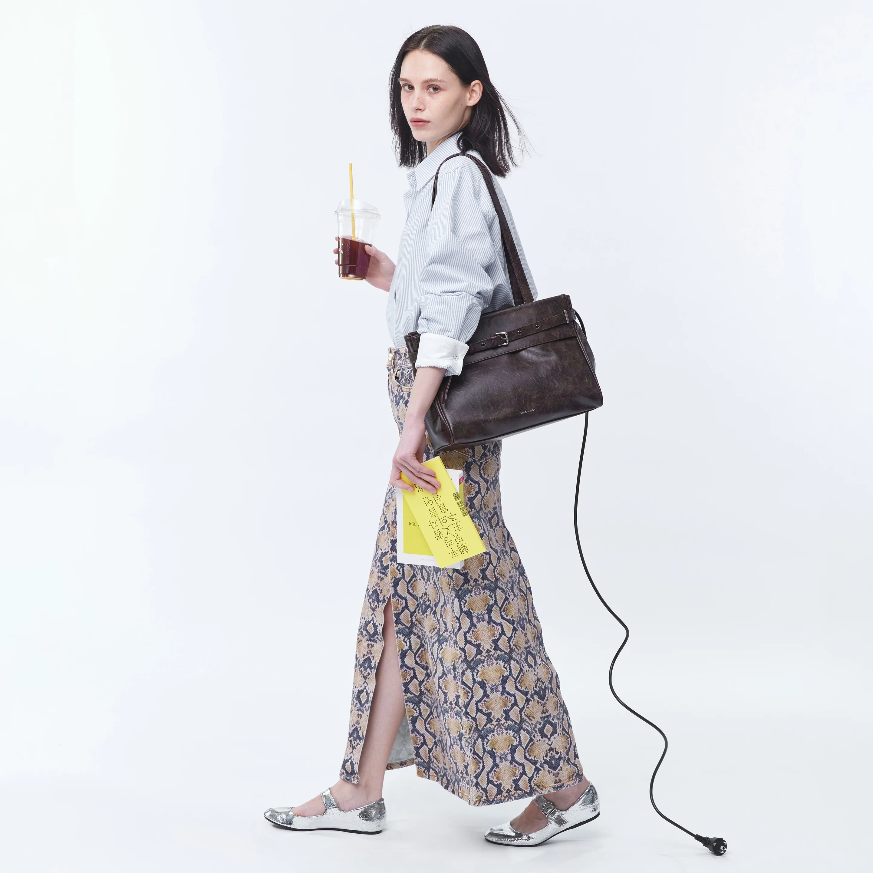 belt flap bag M baked moca - Image 3