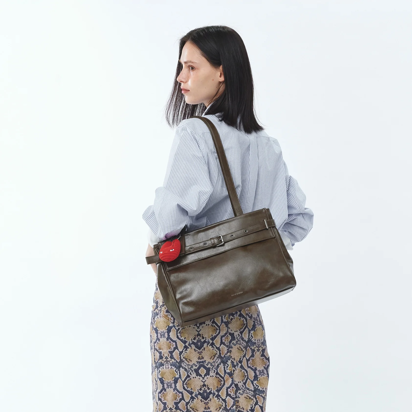 belt flap bag M vampire coffeemilk - Image 6