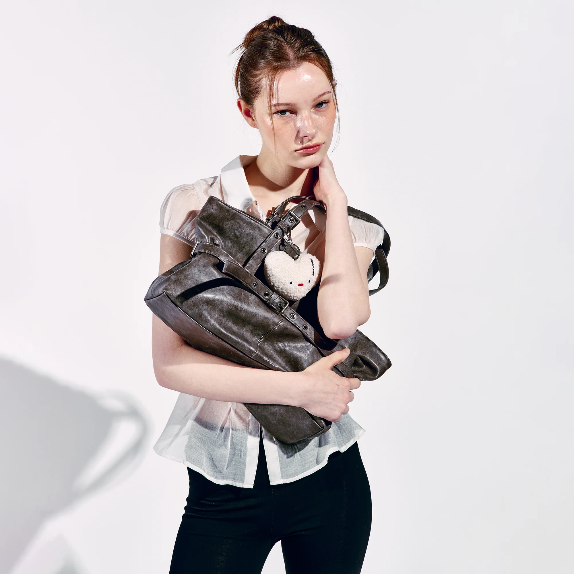 le belt bag L baked gray - Image 4