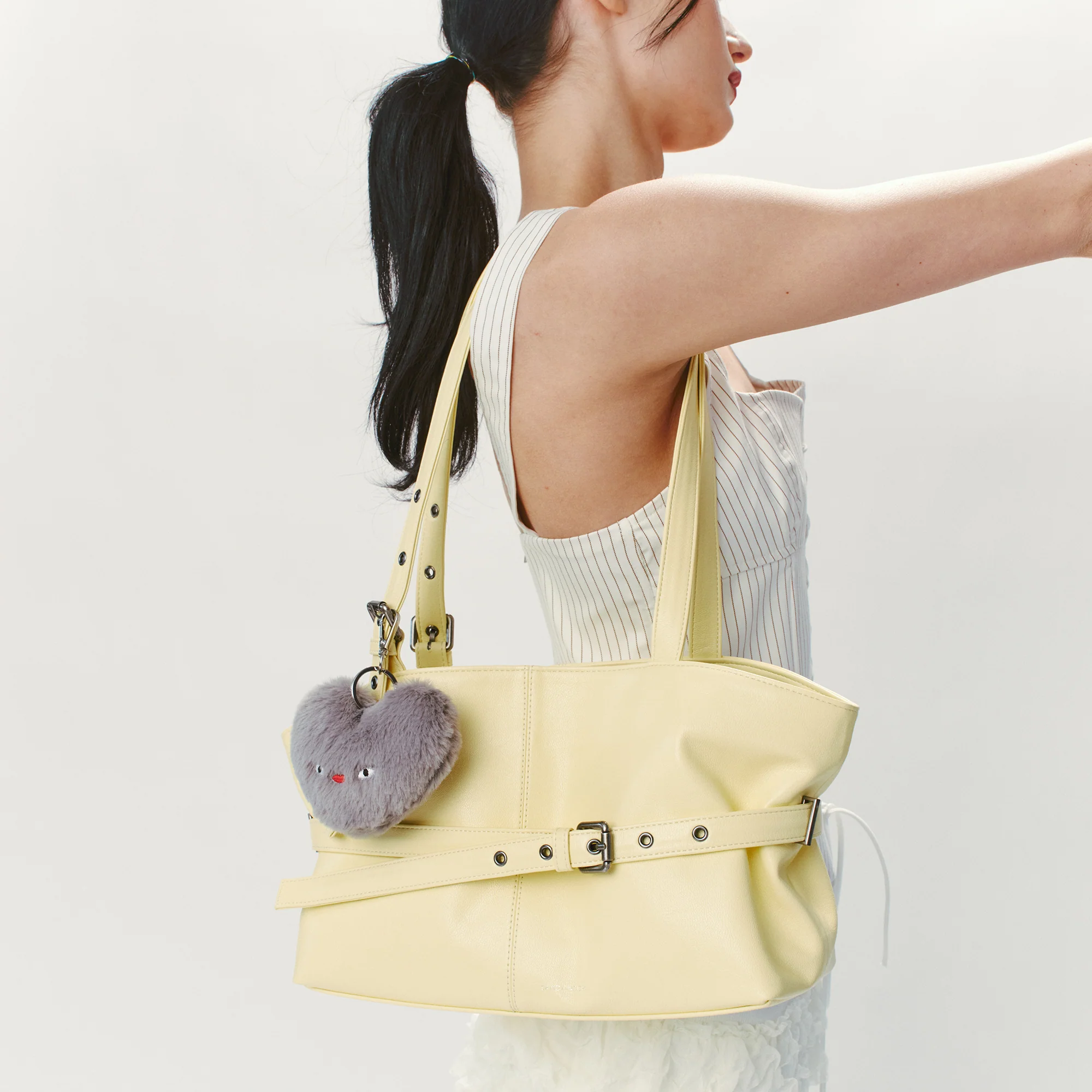 (restock soon) le belt bag M goat lime - Image 9