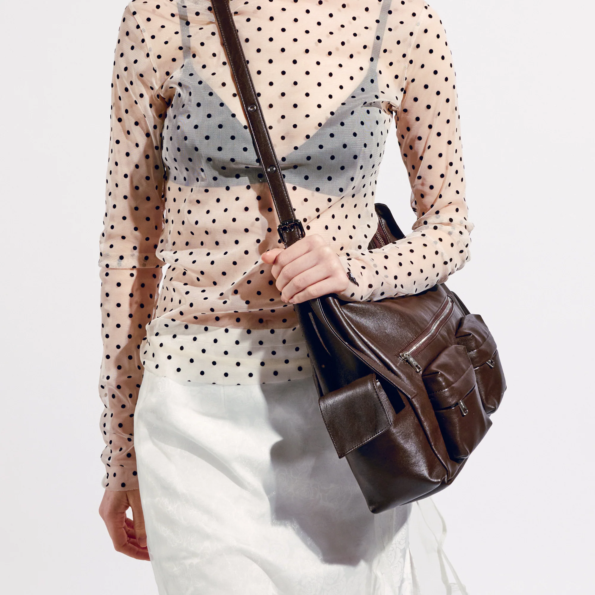 pocket mug bag L nappa chocolate - Image 4