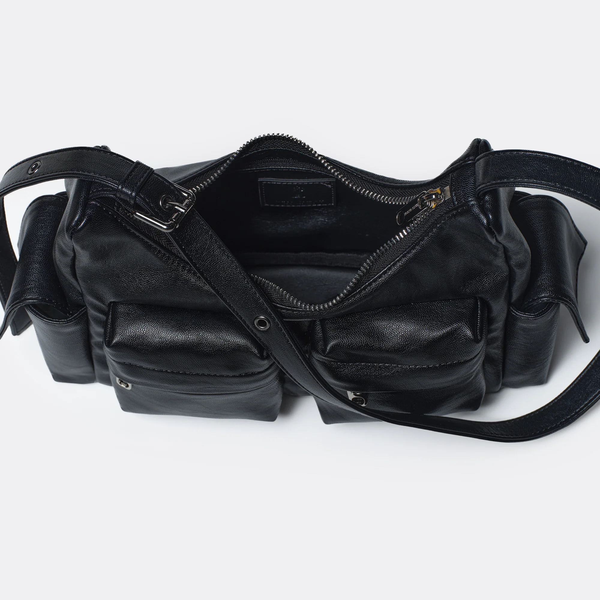 pocket mug bag M nappa black - Image 6