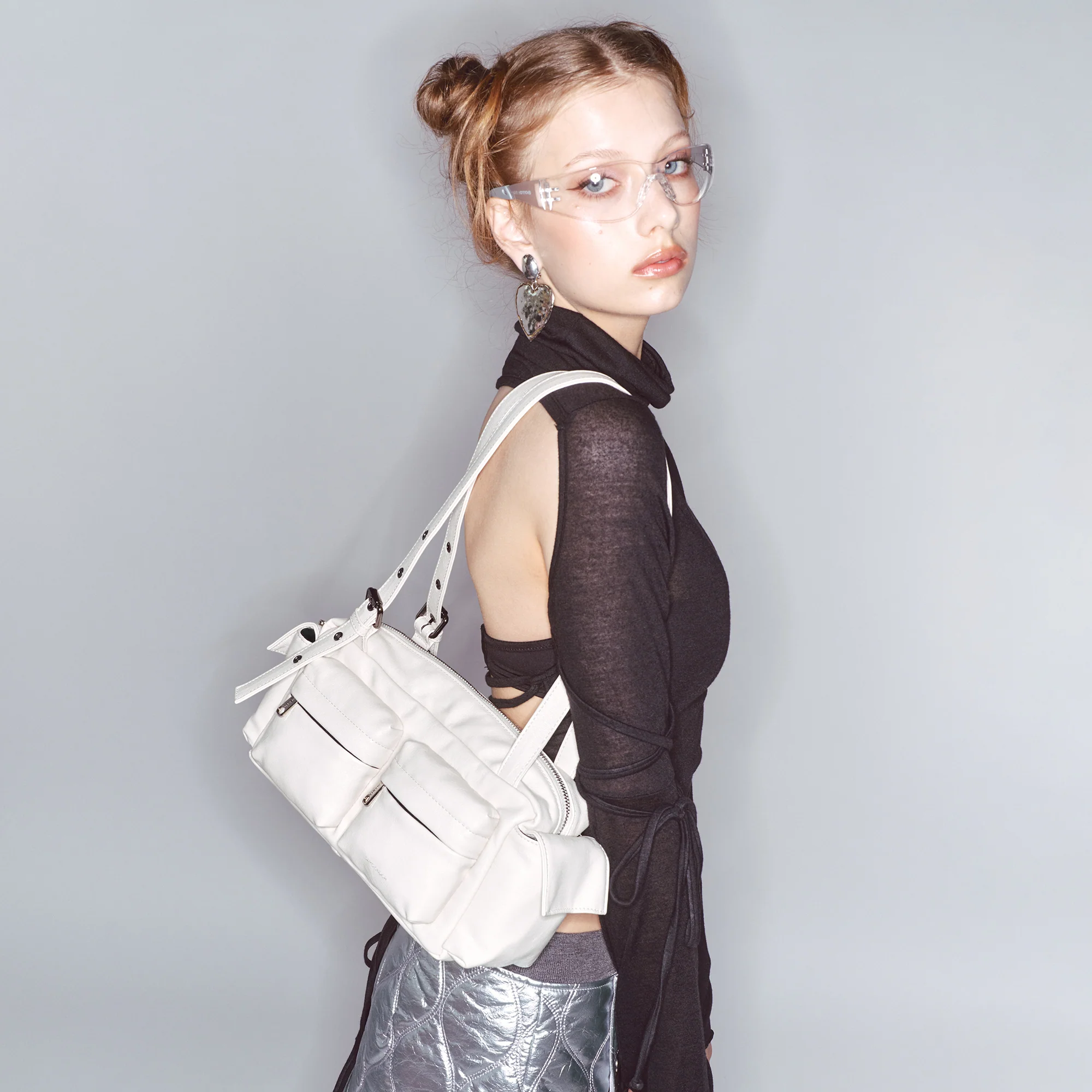 pocket utility bag M goat cream - Image 5